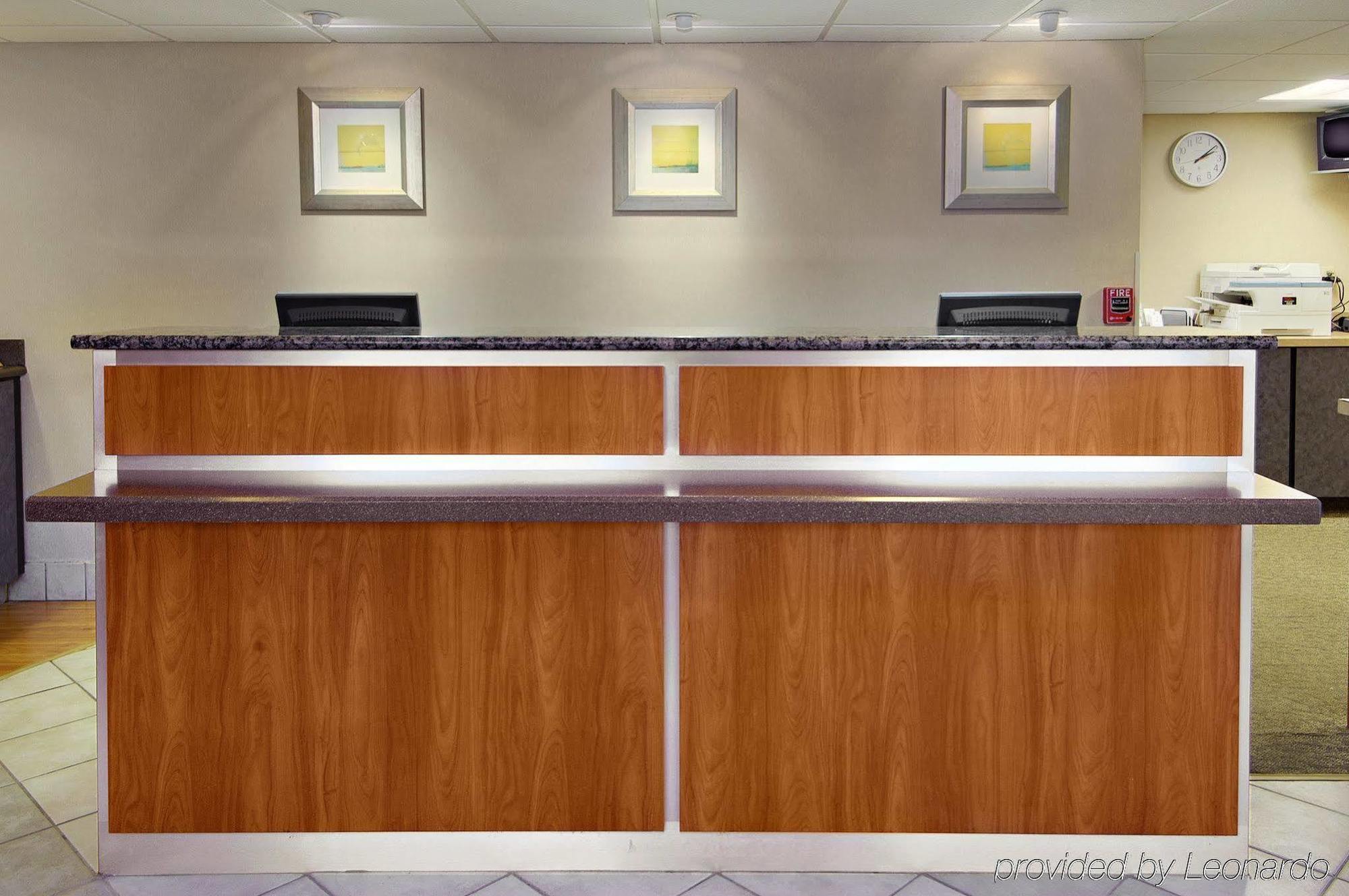 Red Roof Inn אנפילד מראה פנימי תמונה